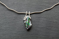 Anhänger in Weissgold 750 mit Boulderopal und Brillanten 