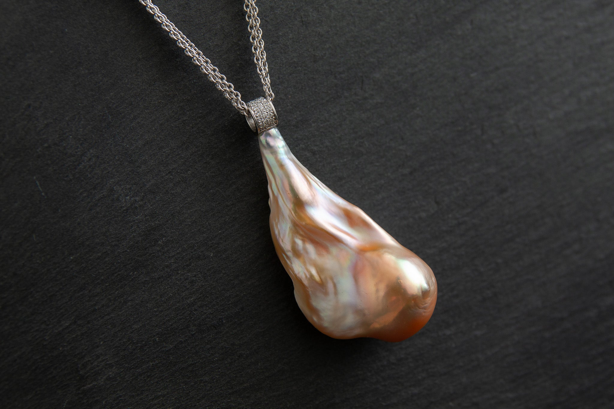 Anhänger in Weissgold 750 mi Barock - Perle und Diamanten 