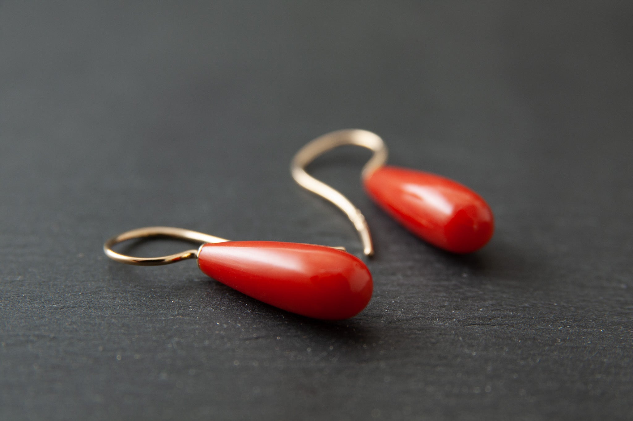 Ohrhänger in Gelbgold 750 mit Korallen