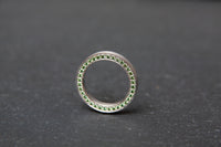 Ring in Weissgold 750 mit beidseitig gefassten Brillanten in braun und grün