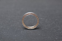 Ring in Weissgold 750 mit beidseitig gefassten Brillanten in braun und grün