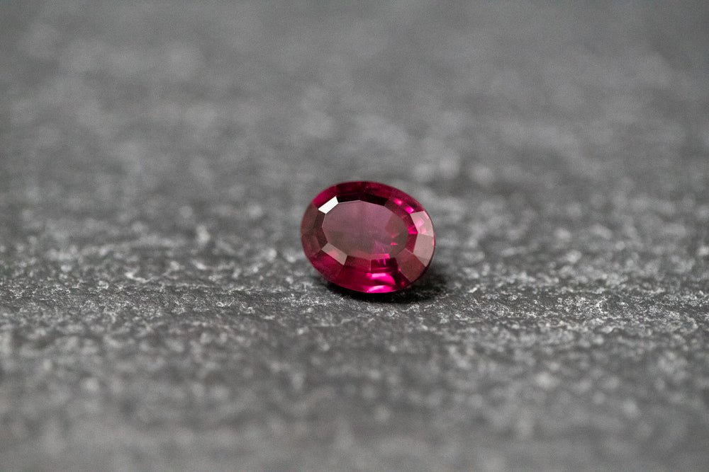 Rhodolith, oval, facettiert