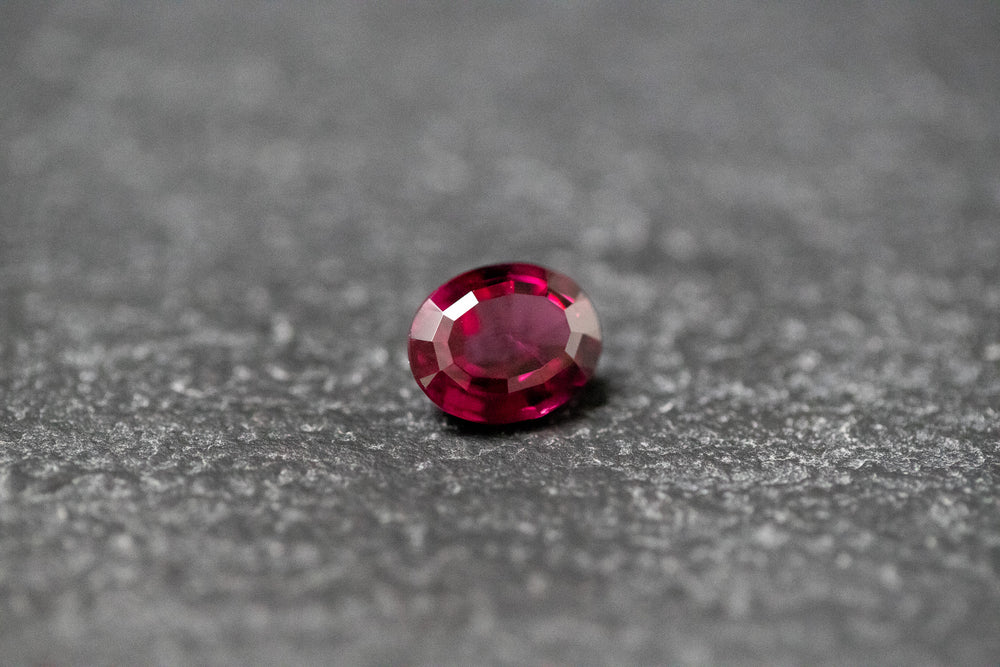 Rhodolith, oval, facettiert