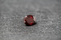 Granat, oval, facettiert