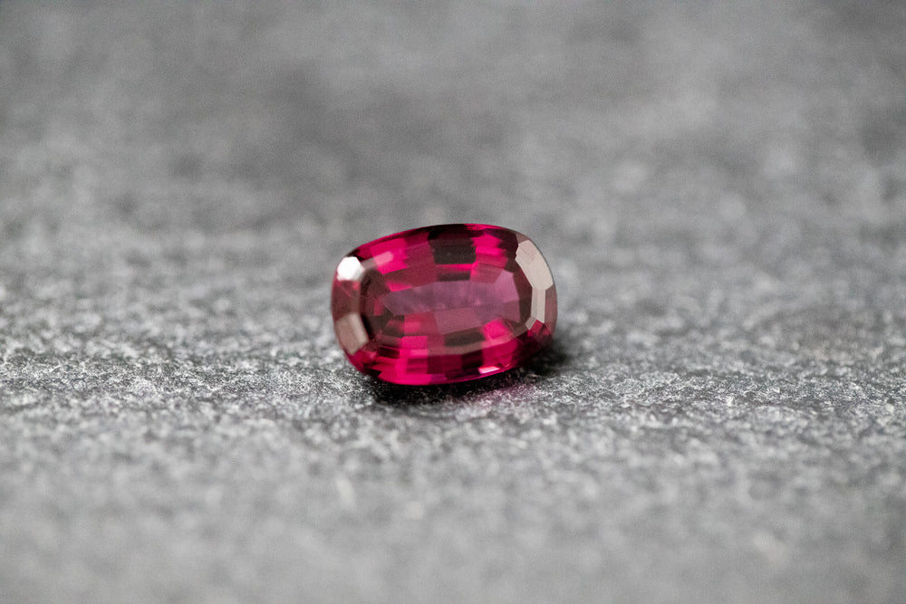  Rhodolith, oval, facettiert