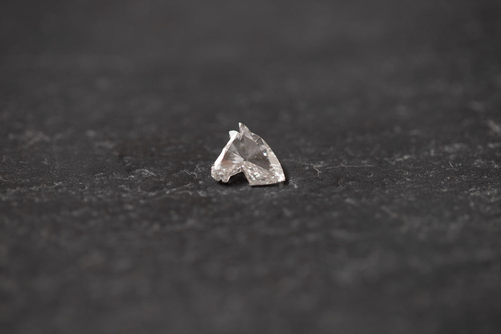 Diamant in Pferdekopf-Form – kunstvoll geschliffener Edelstein mit symbolischem Motiv und edler Brillanz