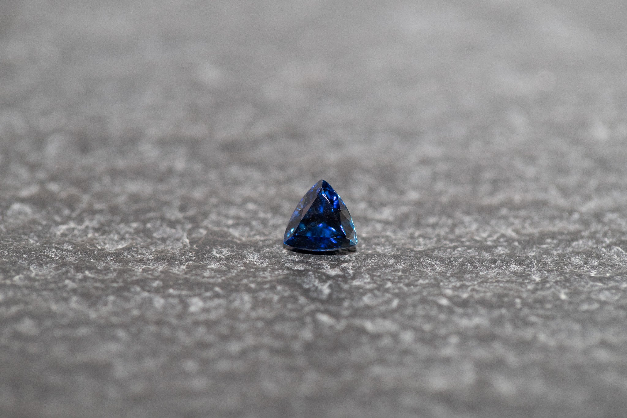 Saphir, Triangel, facettiert