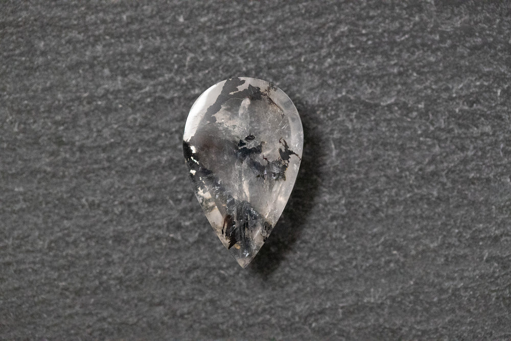 Quarz, tropfenförmig
