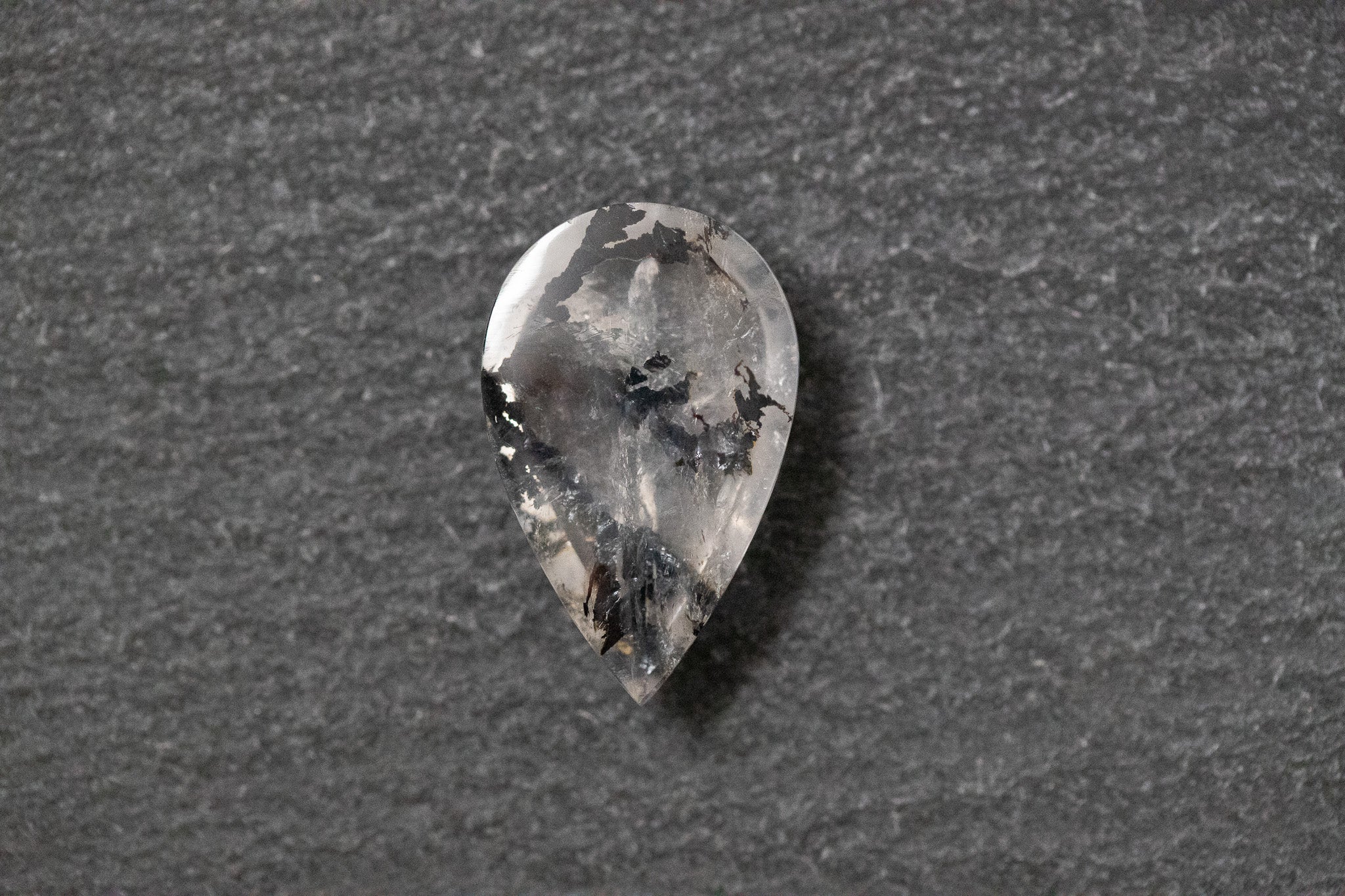 Quarz, tropfenförmig