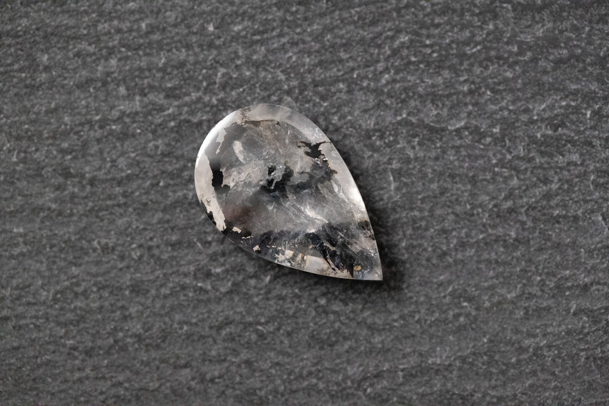 Quarz, tropfenförmig