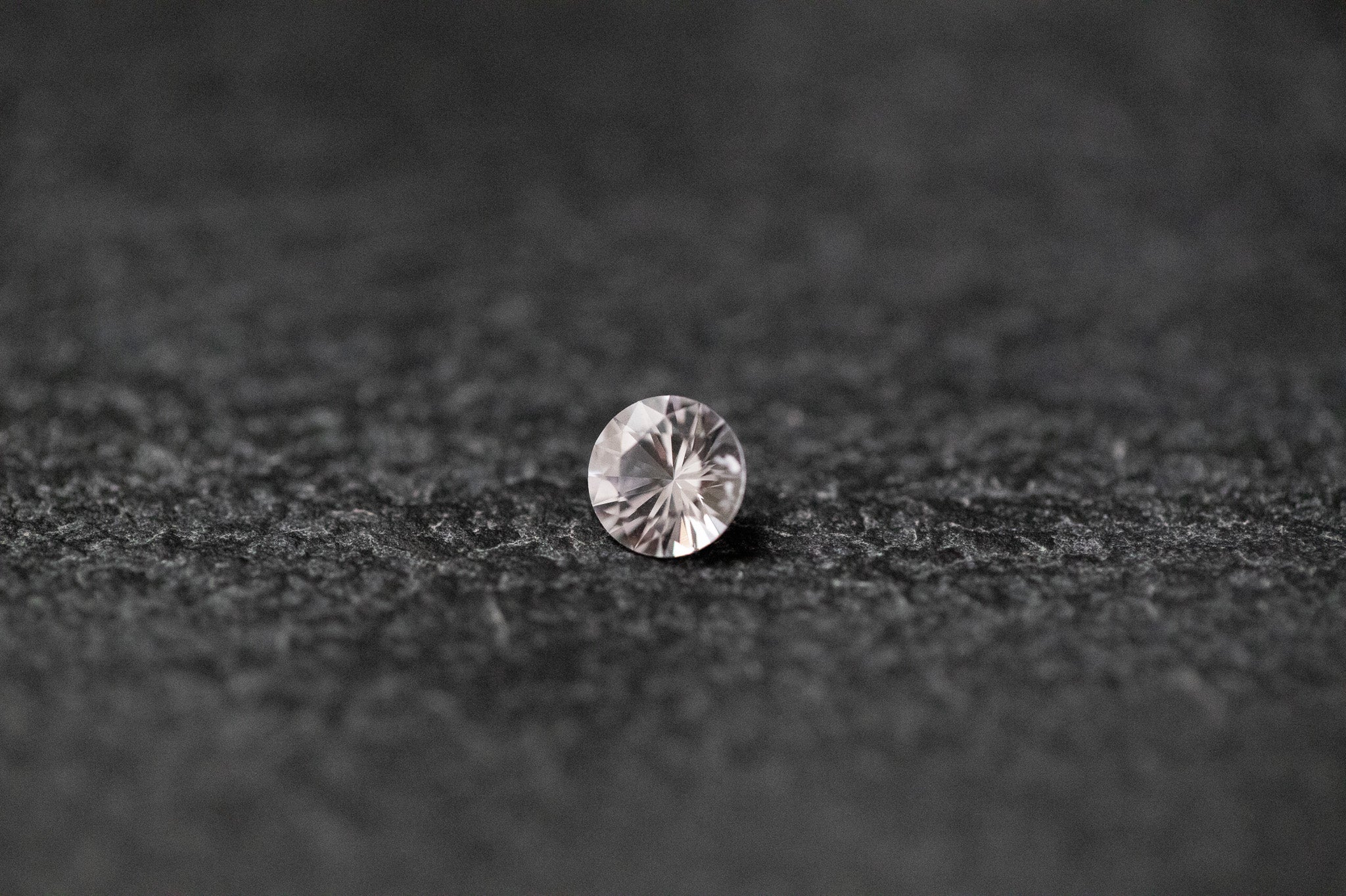 Saphir, rund, facettiert