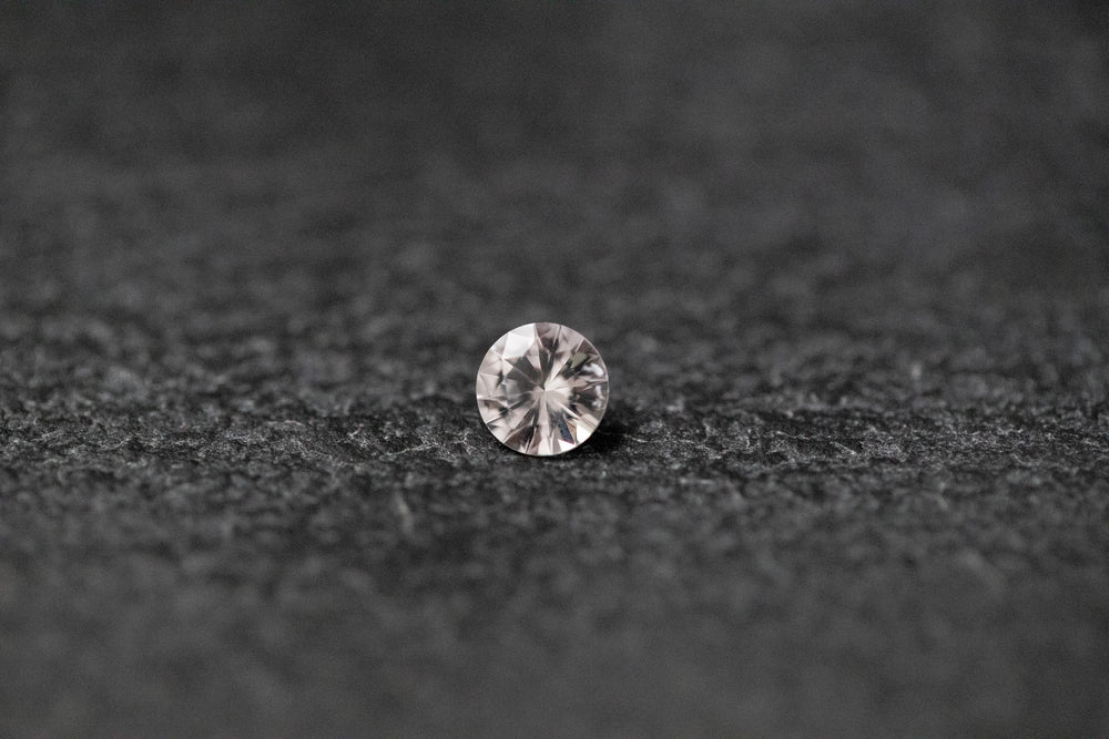 Saphir, rund, facettiert