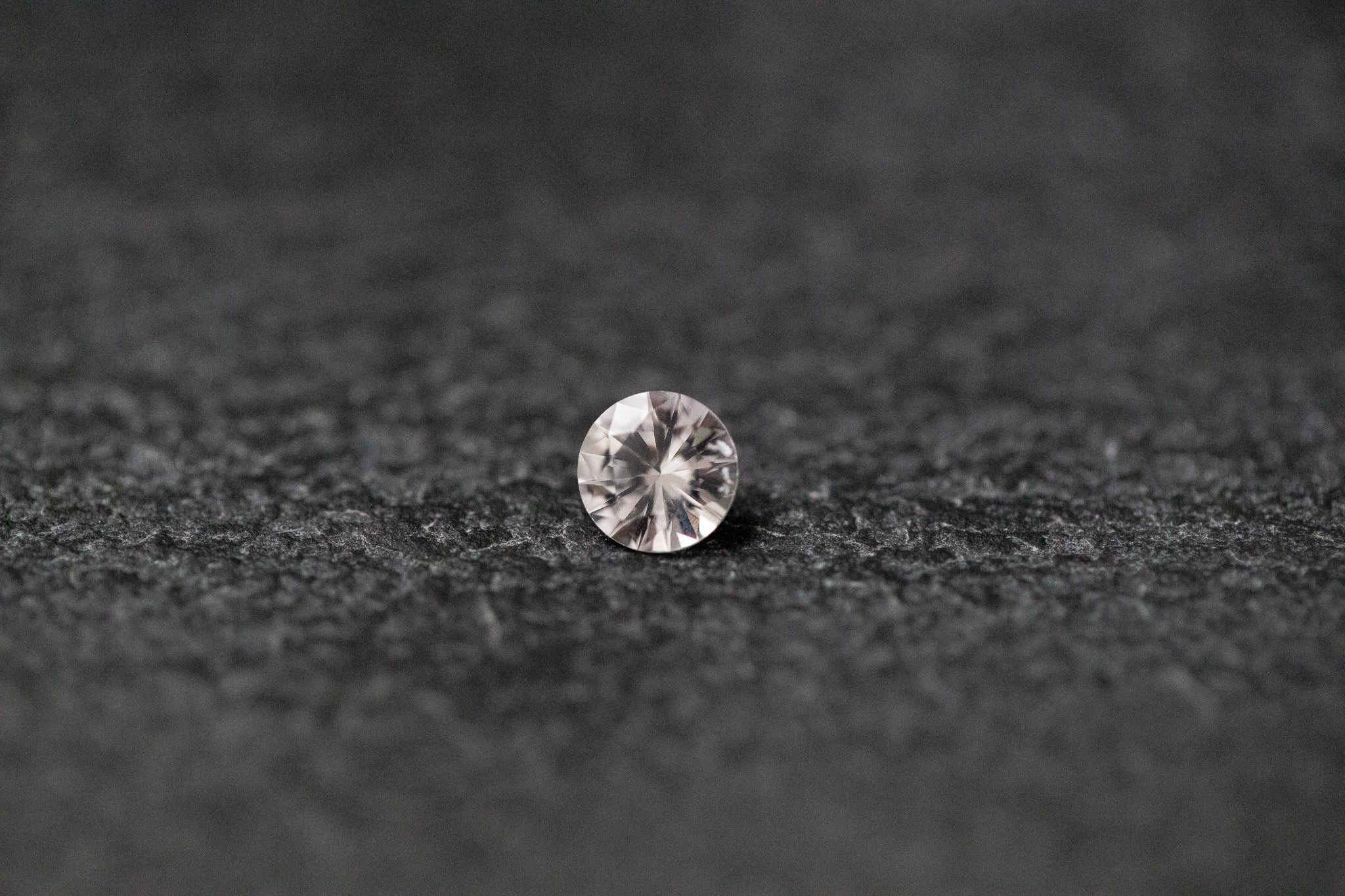 Saphir, rund, facettiert