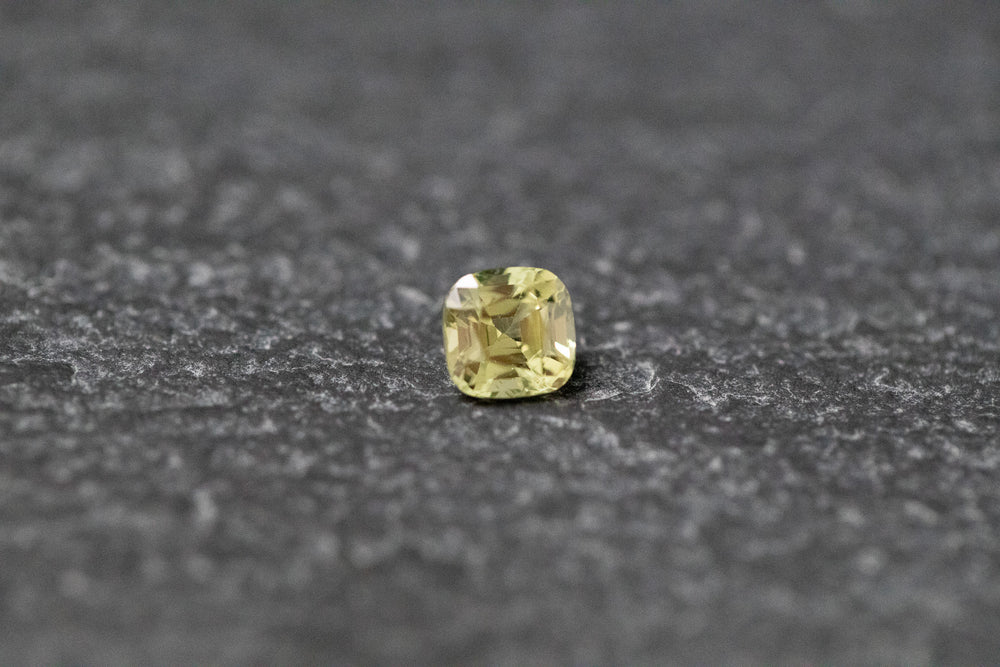 Saphir, gelb / grün, antik, Asscherschliff