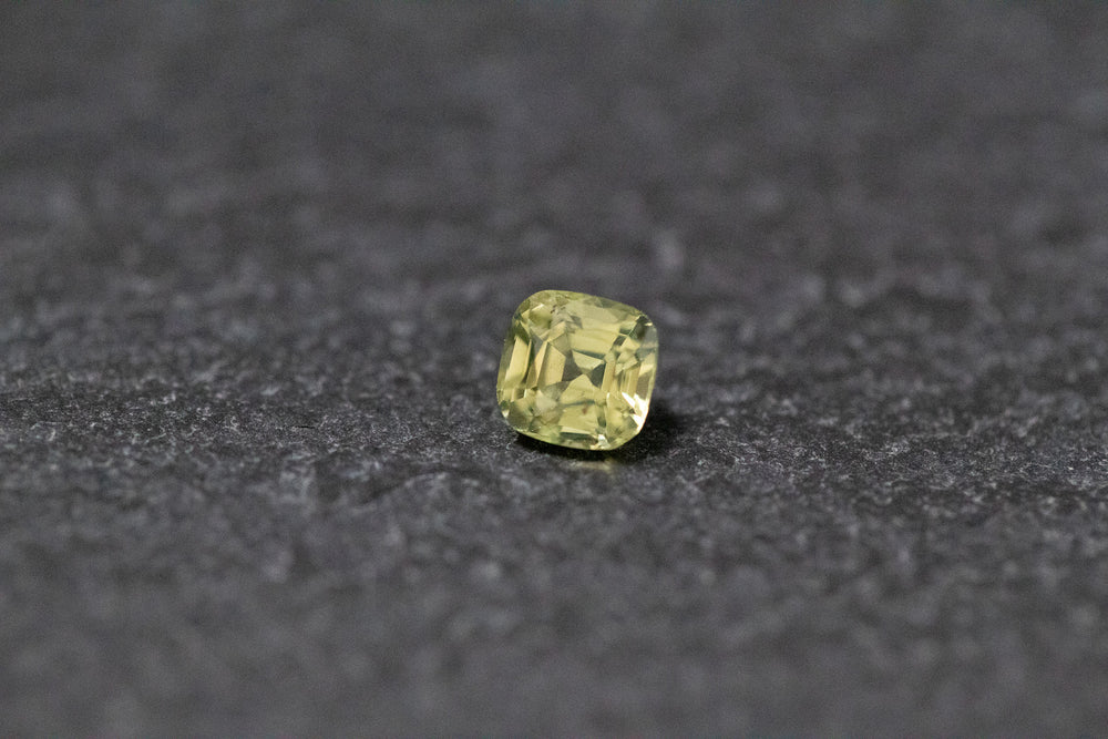 Saphir, gelb / grün, antik, Asscherschliff