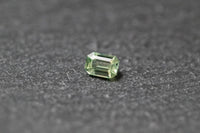Saphir, hellgrün im Smaragdschliff