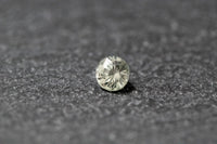 Saphir, rund, facettiert, hellgrün