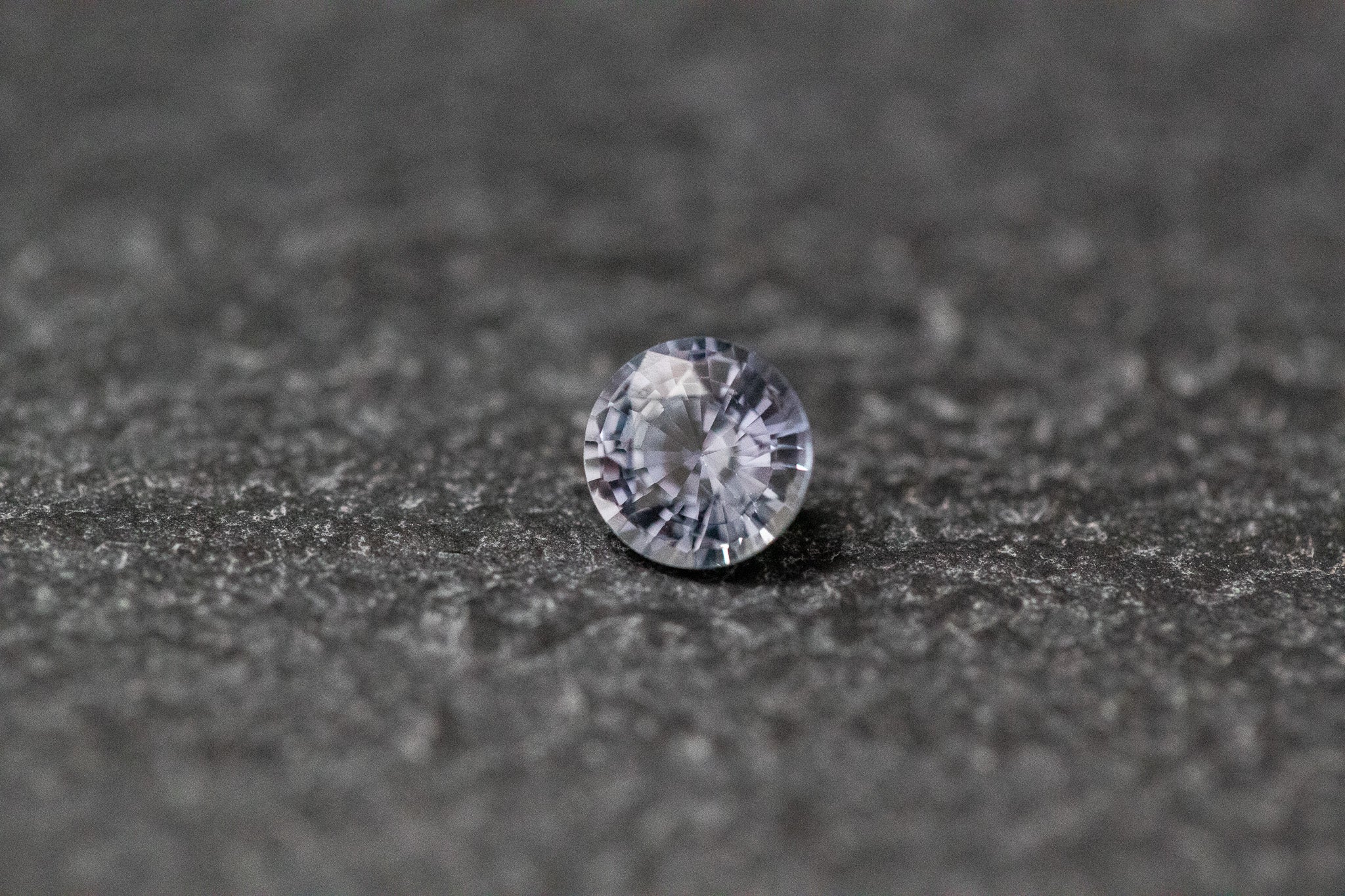 Saphir, hellblau, rund, facettiert