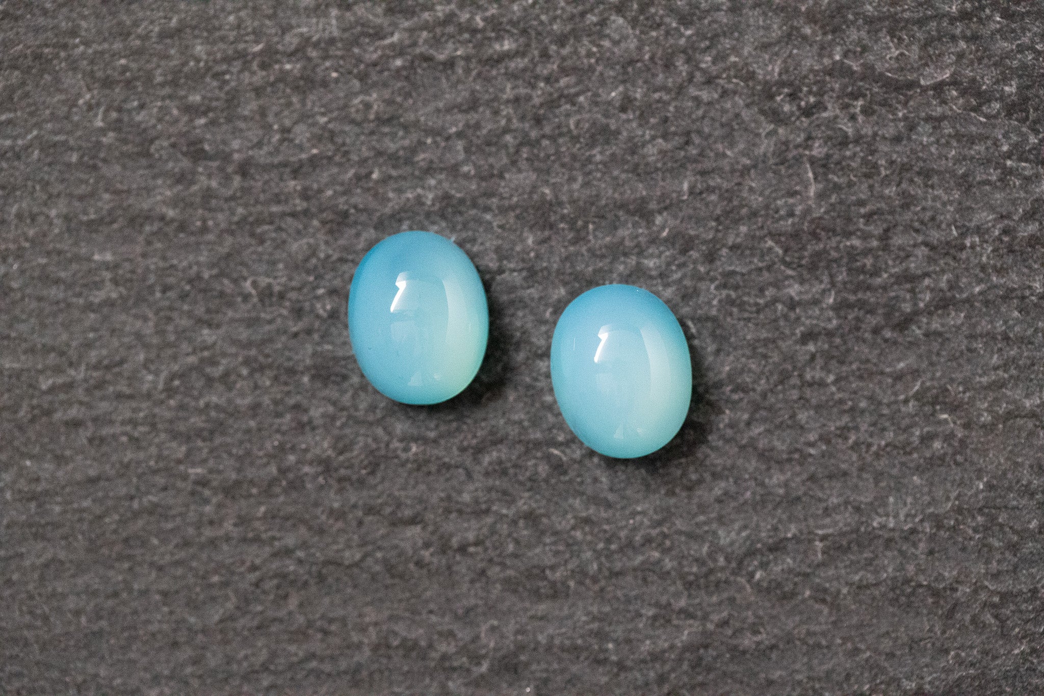 Chalcedon Paar, oval, cabochon