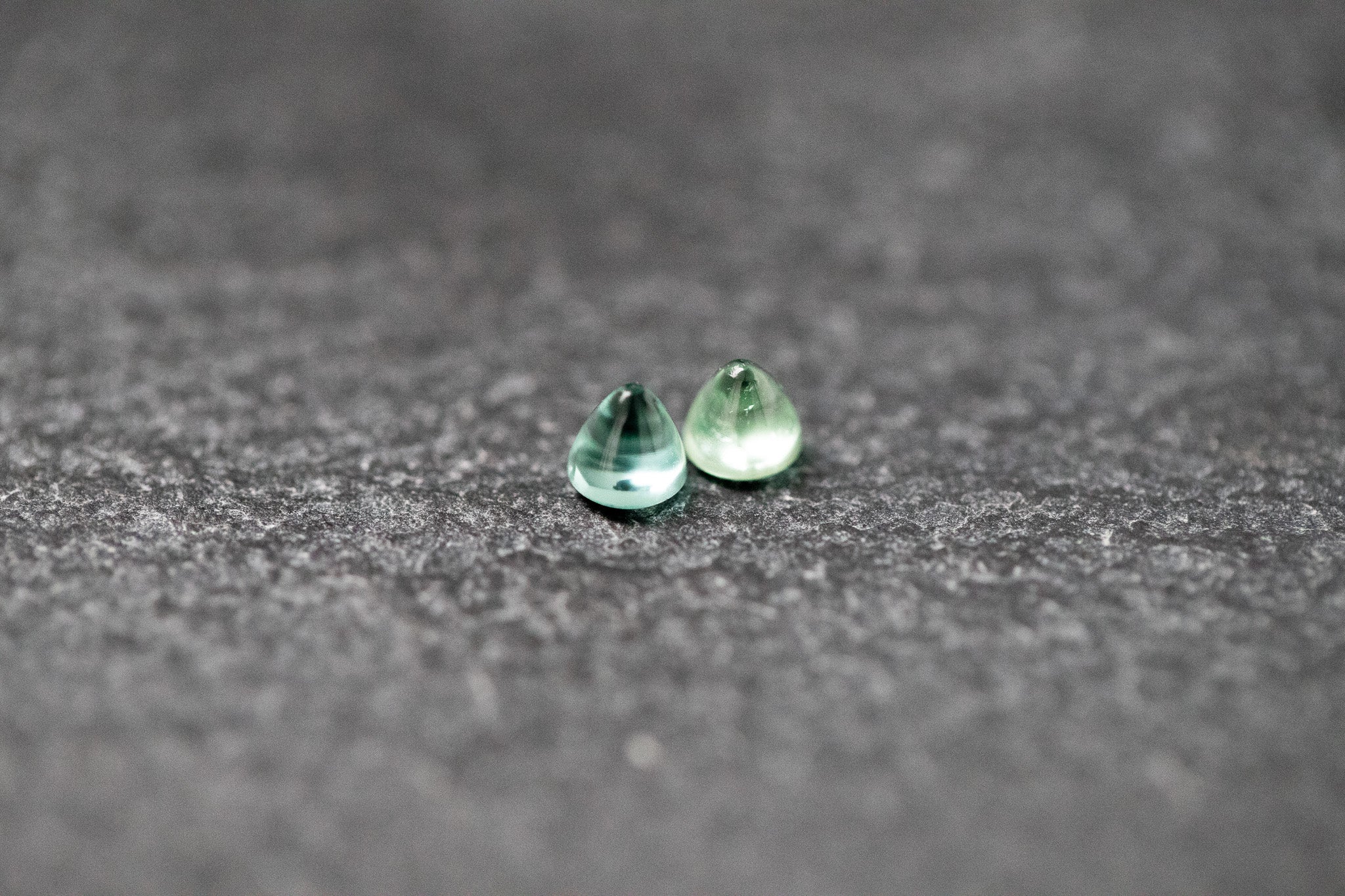 Turmalin Paar, Kegelförmig, Cabochon