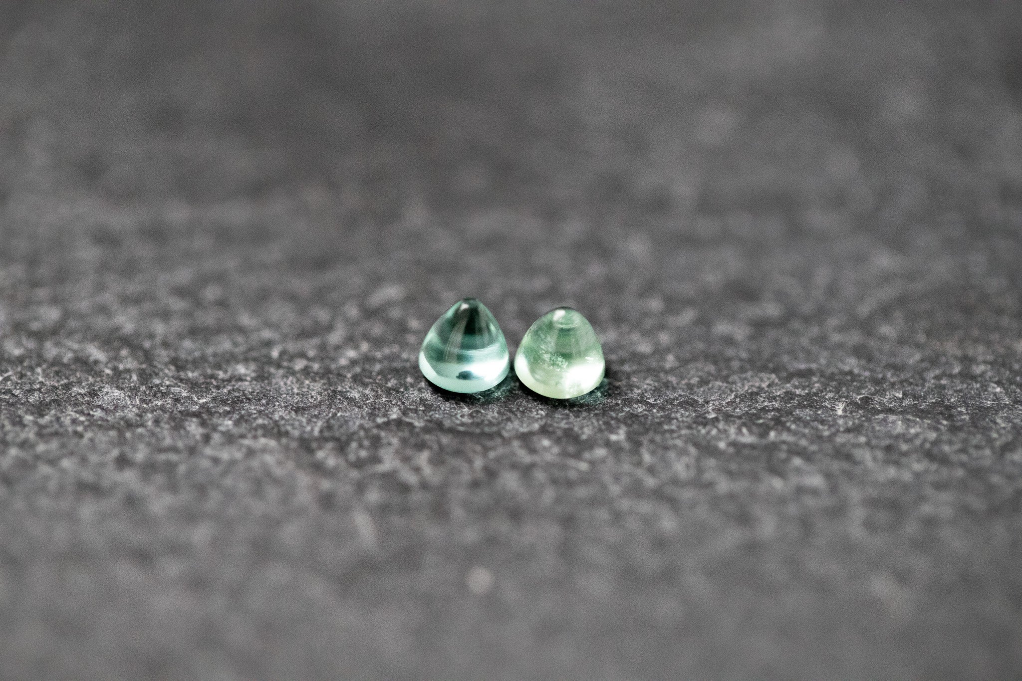 Turmalin Paar, Kegelförmig, Cabochon