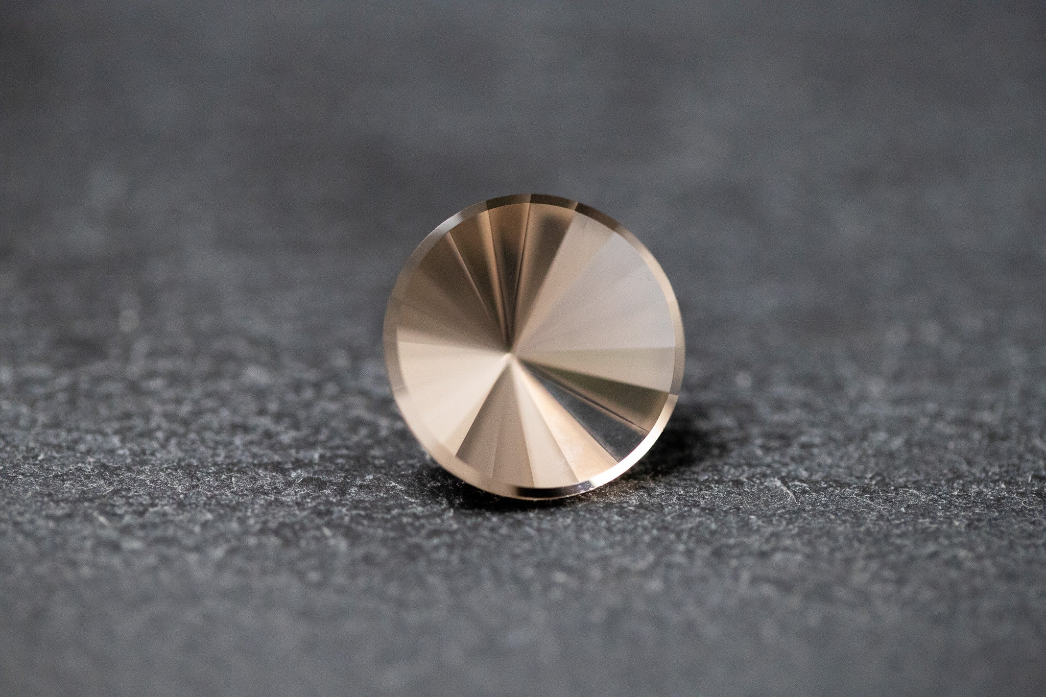 Rauchquarz. rund, facettiert