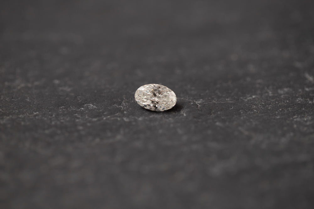 Oval geschliffener Diamant – hochwertiger Edelstein mit intensiver Brillanz und eleganter, länglicher Form