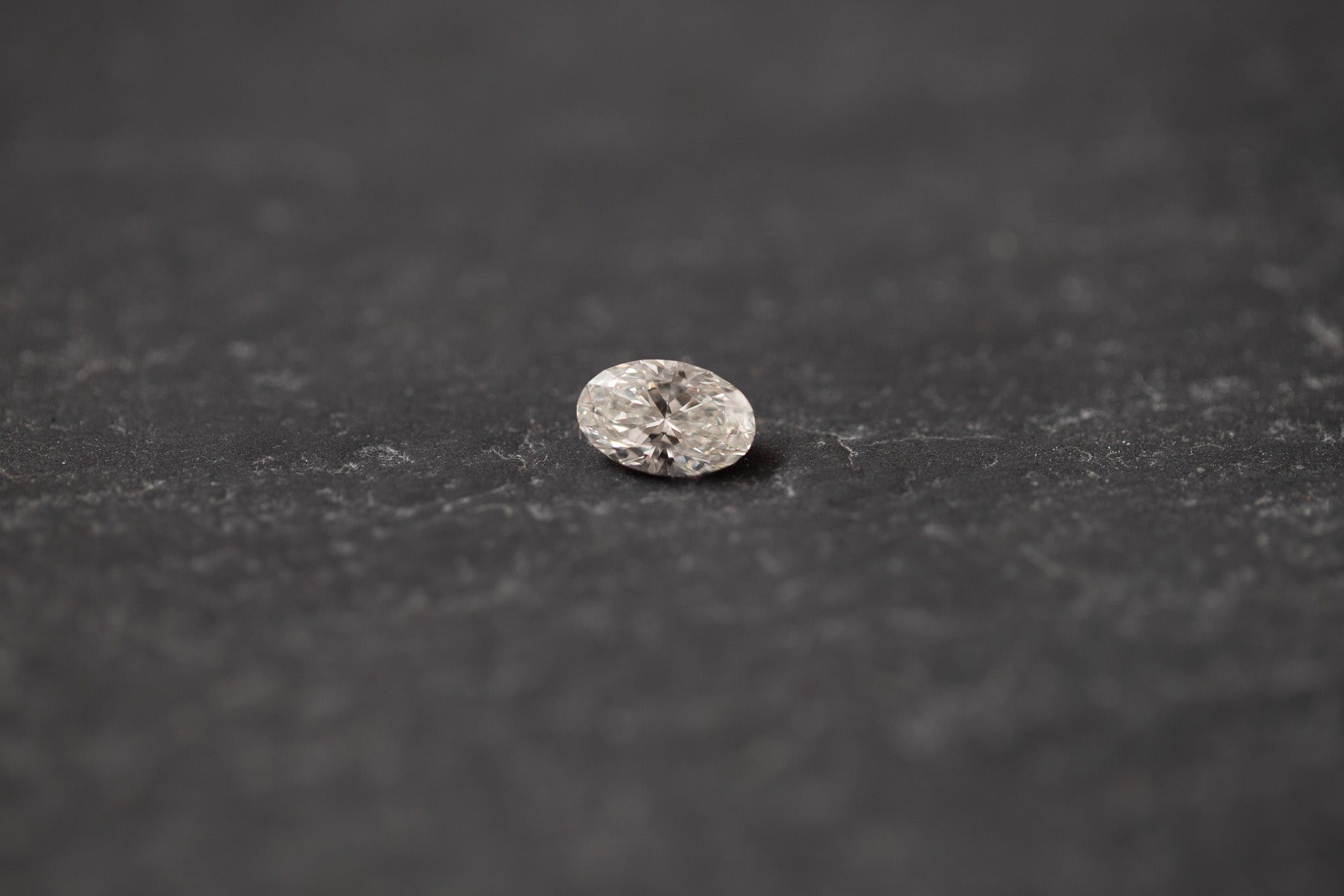 Oval geschliffener Diamant – hochwertiger Edelstein mit intensiver Brillanz und eleganter, länglicher Form