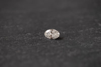 Ovaler Diamant mit präzisem Schliff – eleganter Edelstein mit brillanter Lichtreflexion