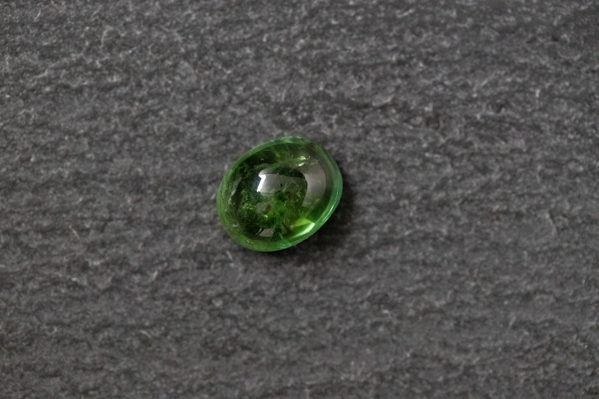Turmalin, oval, cabochon, grün