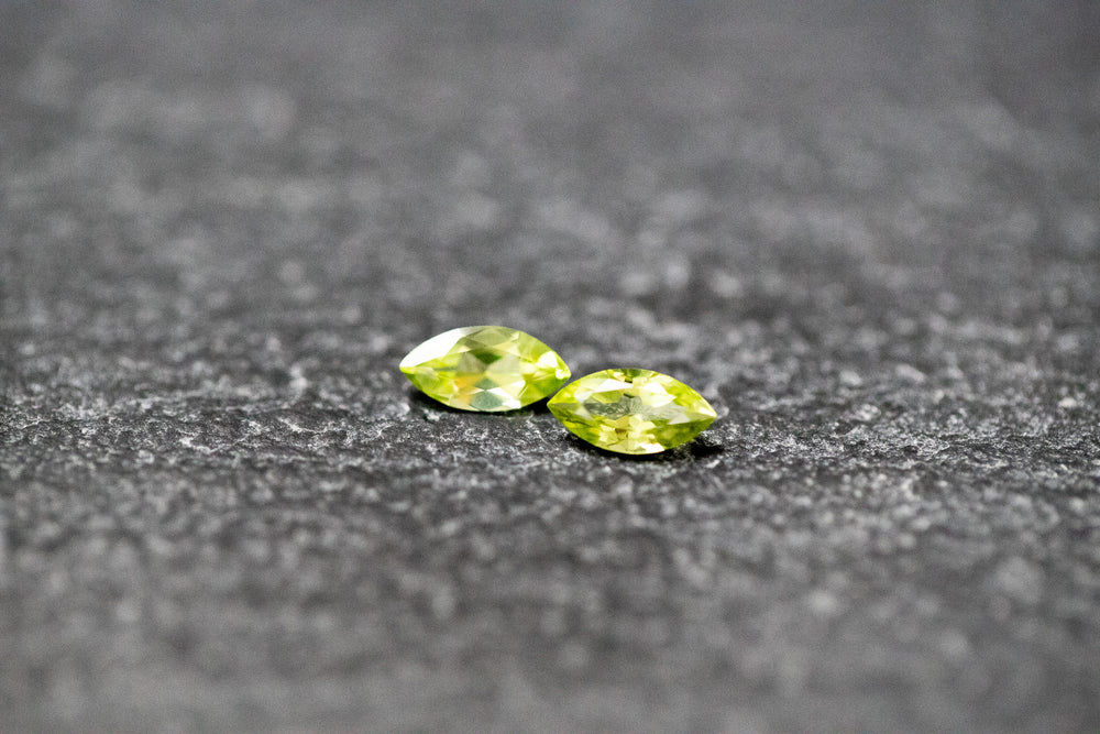 Peridot Paar, Navette, facettiert, hellgrün