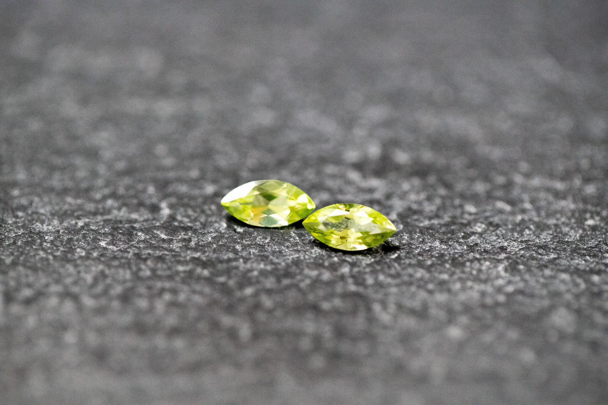 Peridot Paar, Navette, facettiert, hellgrün
