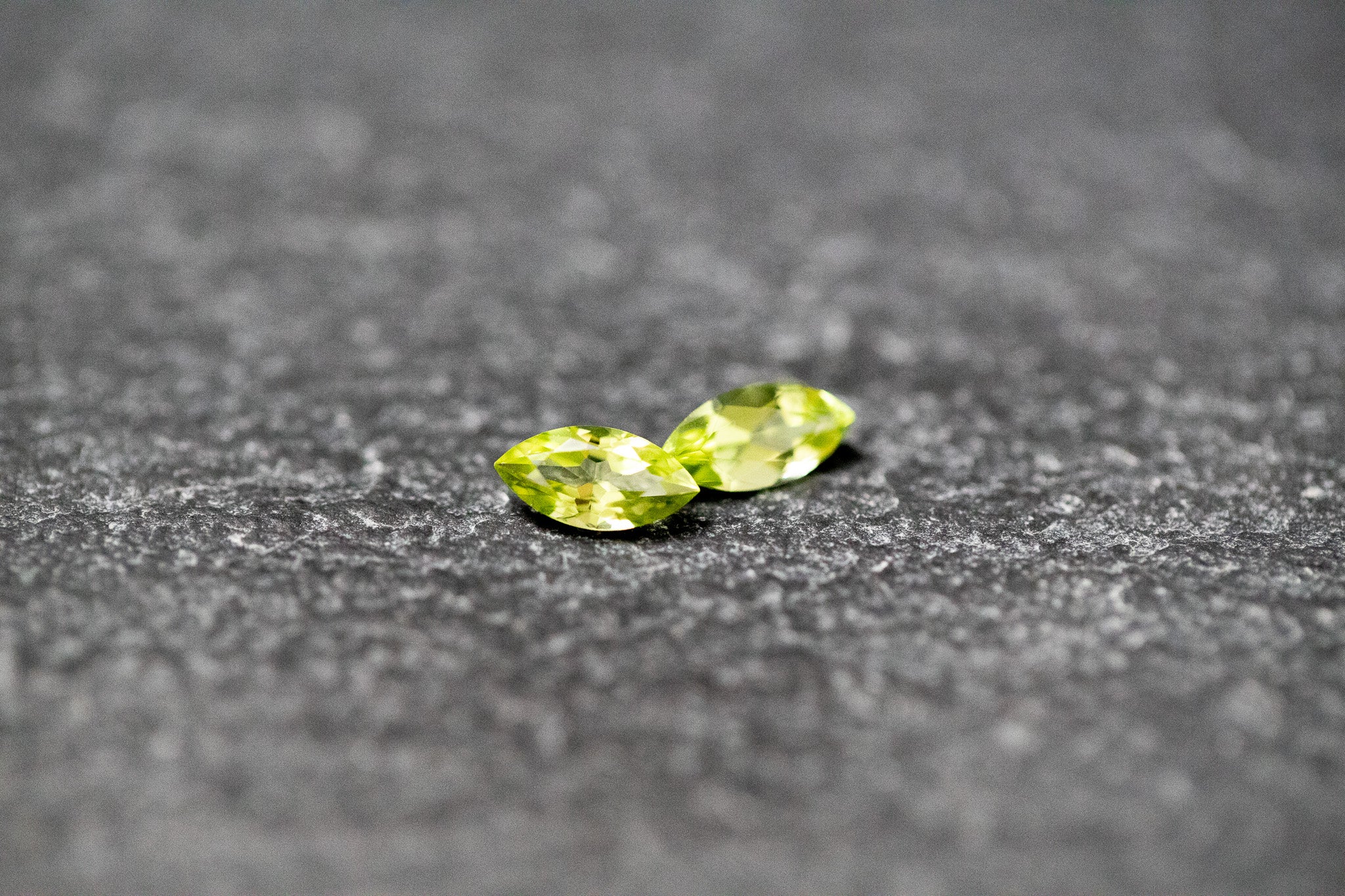 Peridot Paar, Navette, facettiert, hellgrün