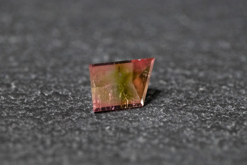 Turmalin, Spiegelschliff, Fantasieform in grün-rosa
