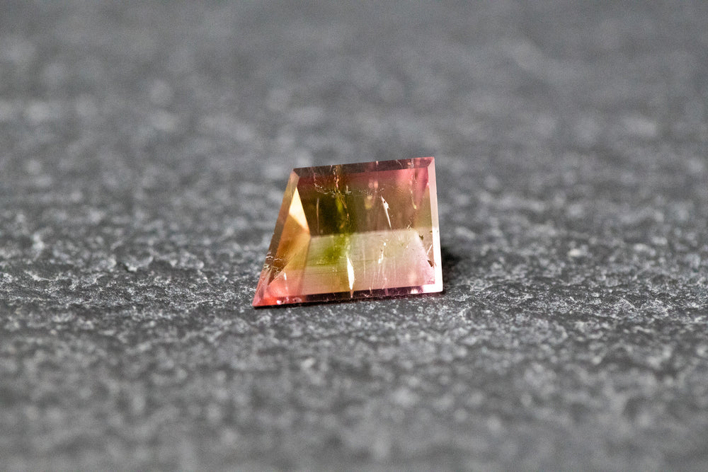 Turmalin, Spiegelschliff, Fantasieform in grün-rosa