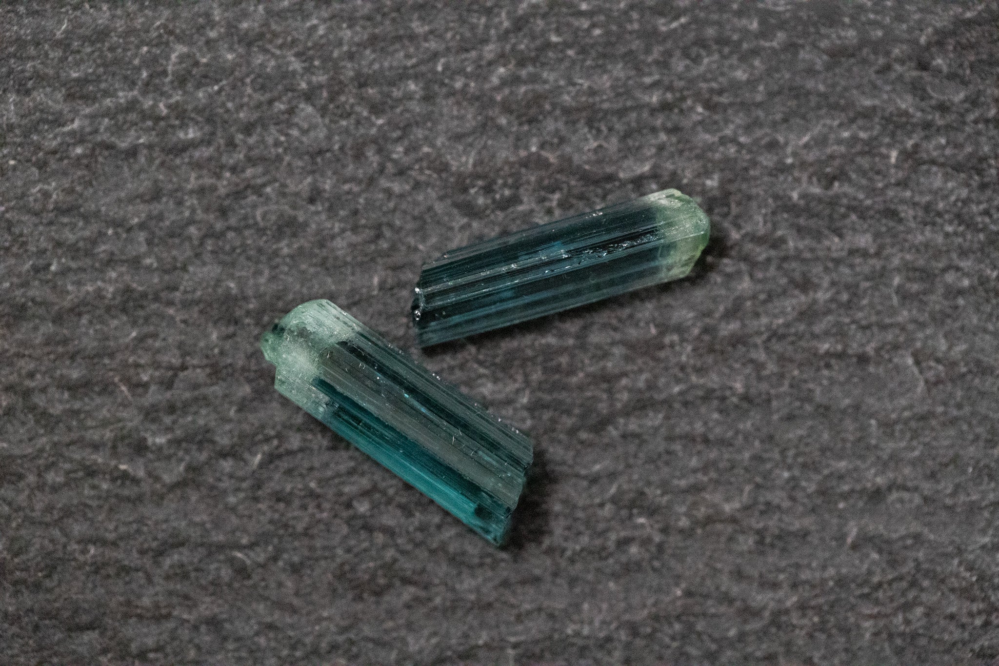 Turmalin Paar, Kristalle, türkis