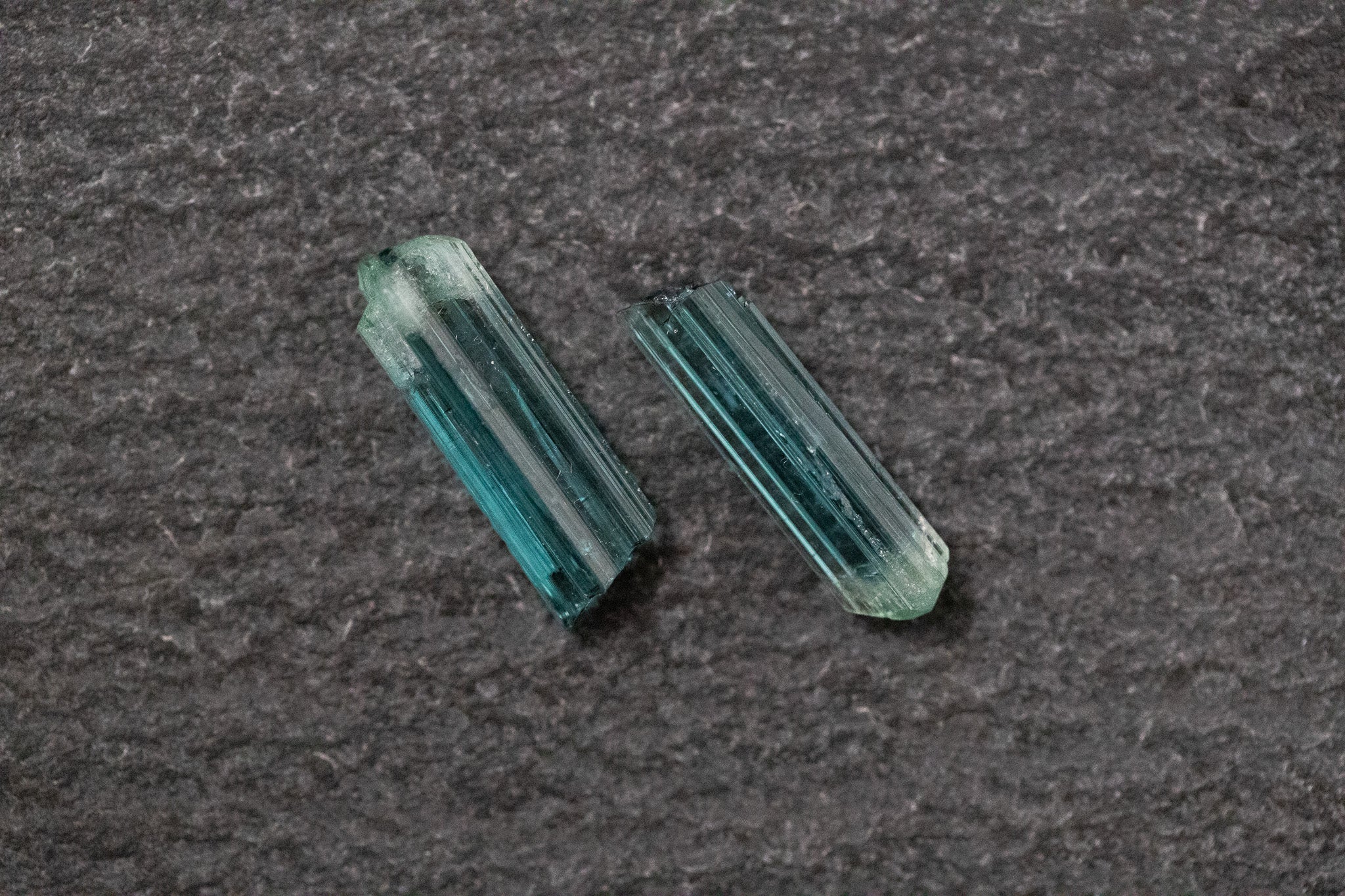 Turmalin Paar, Kristalle, türkis