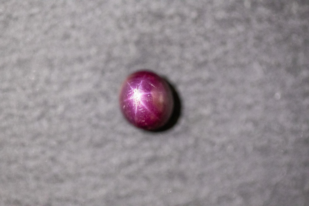 Sternrubin, oval, cabochon