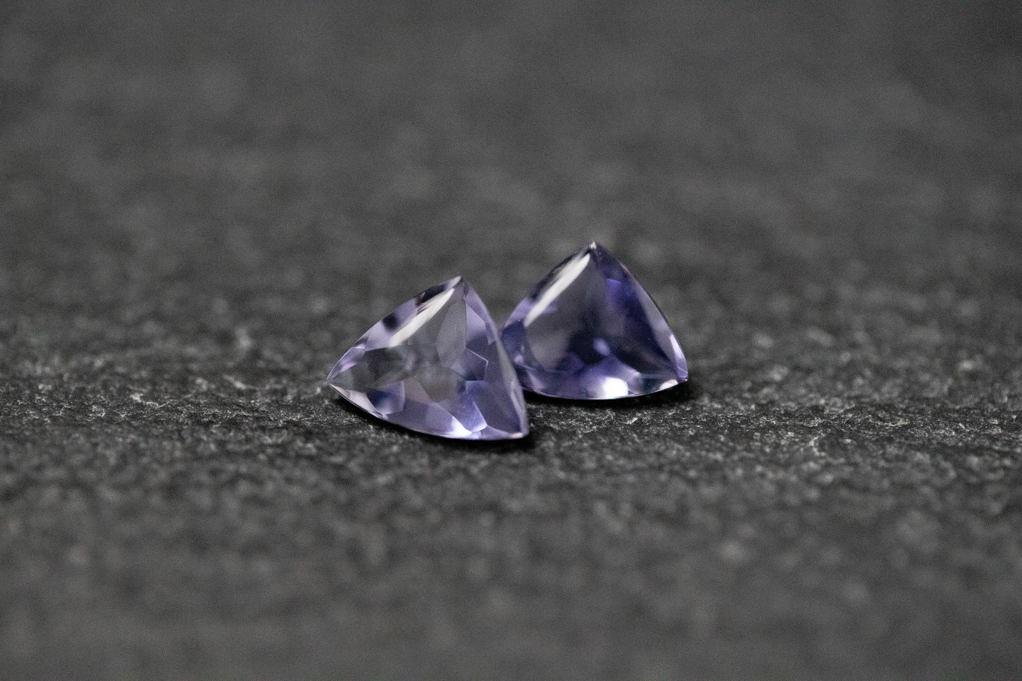 Iolith Paar, Triangel, facettiert