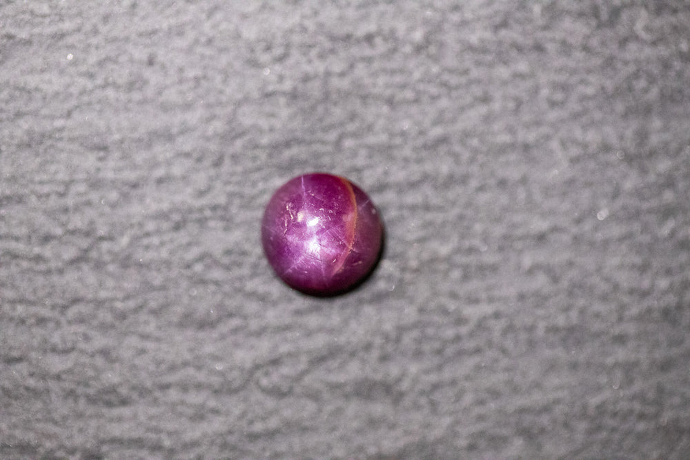 Sternrubin, oval, cabochon