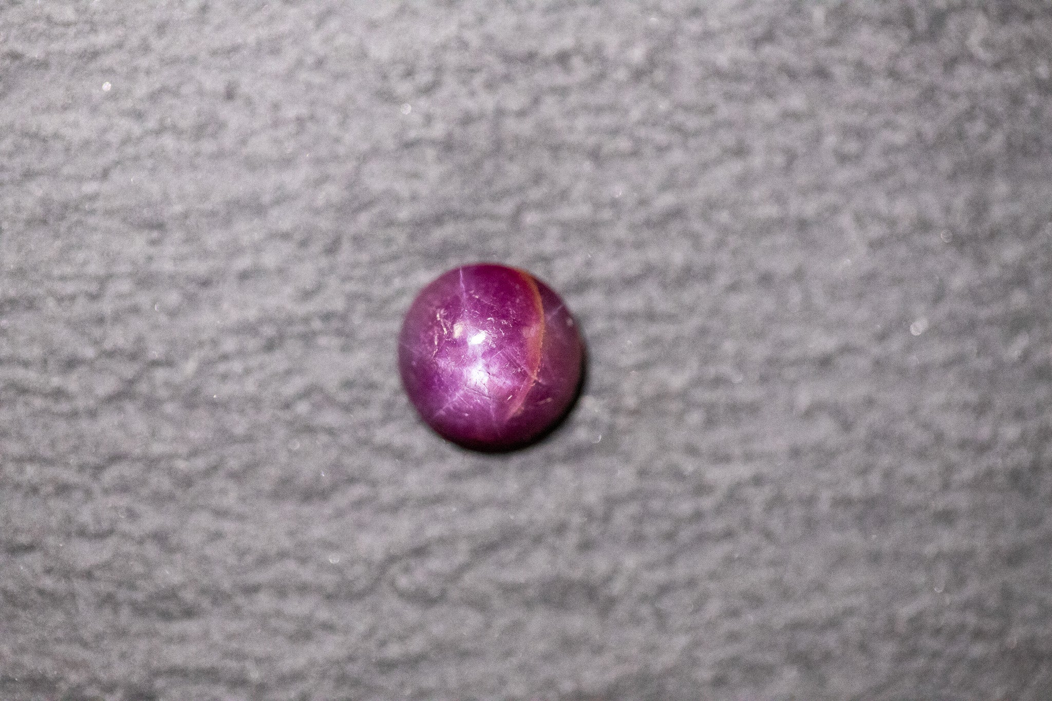 Sternrubin, oval, cabochon