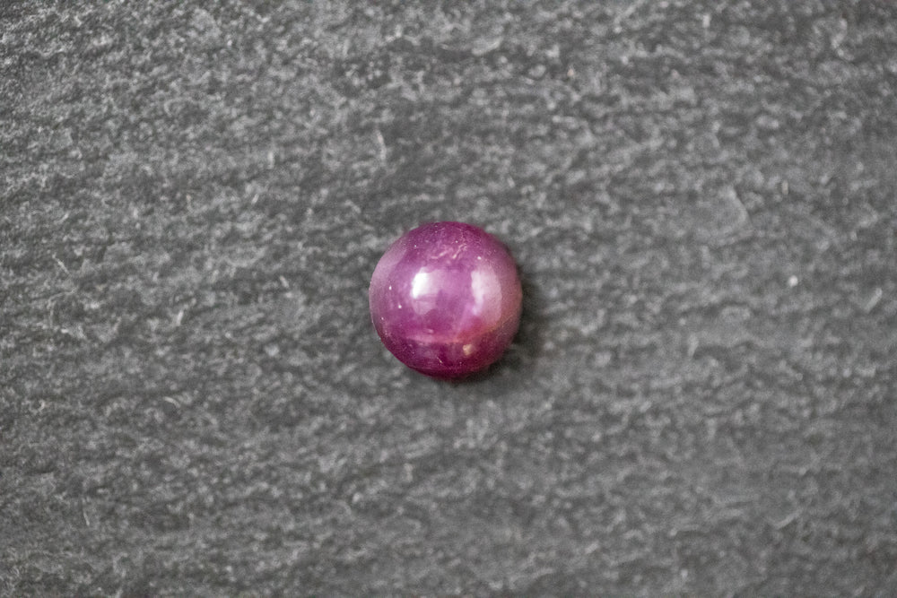 Sternrubin, oval, cabochon