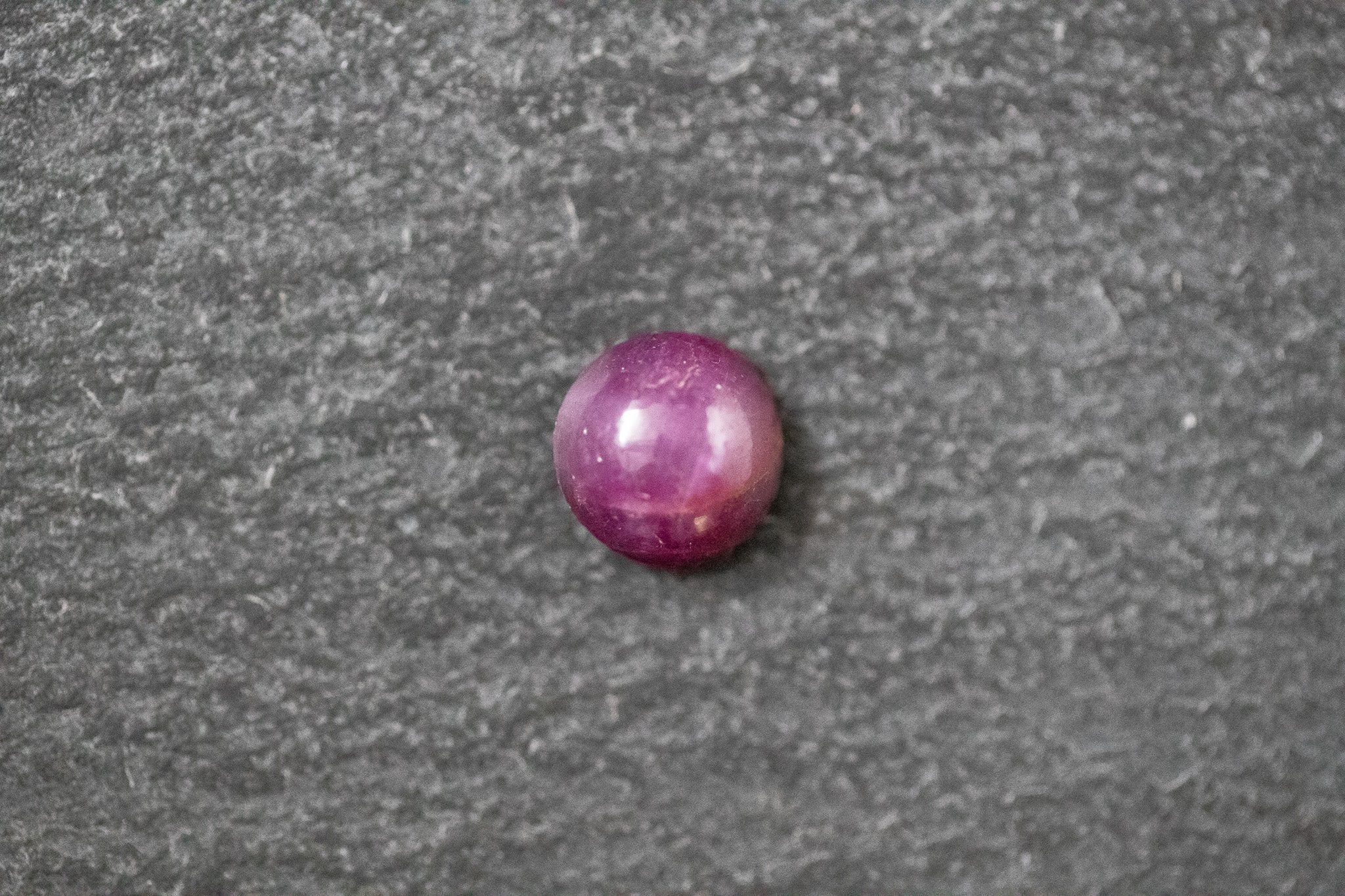 Sternrubin, oval, cabochon