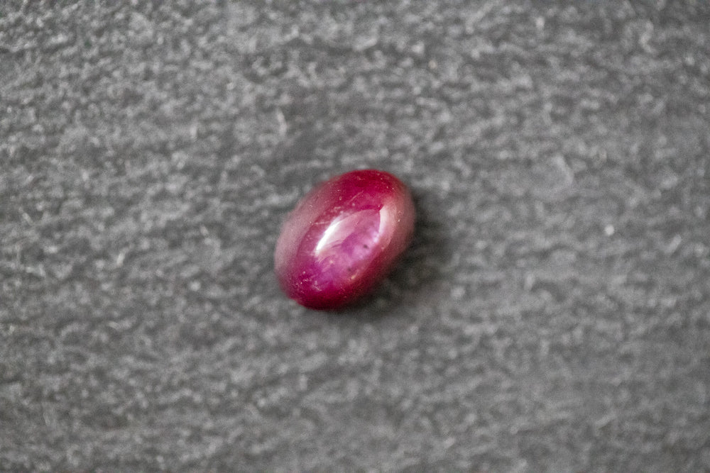 Sternrubin, oval, cabochon
