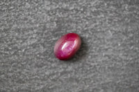 Sternrubin, oval, cabochon