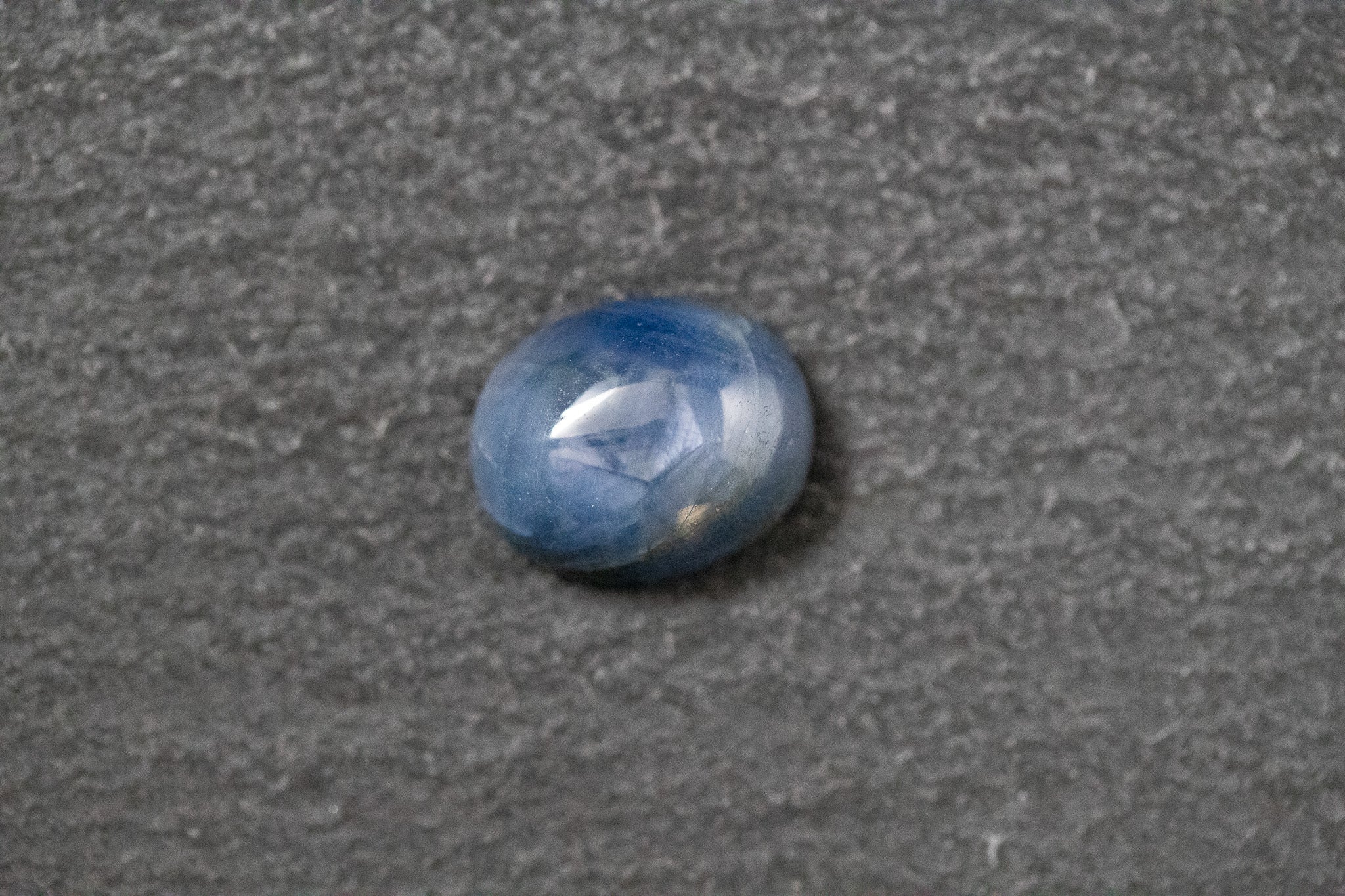 Saphir, oval, cabochon, blau