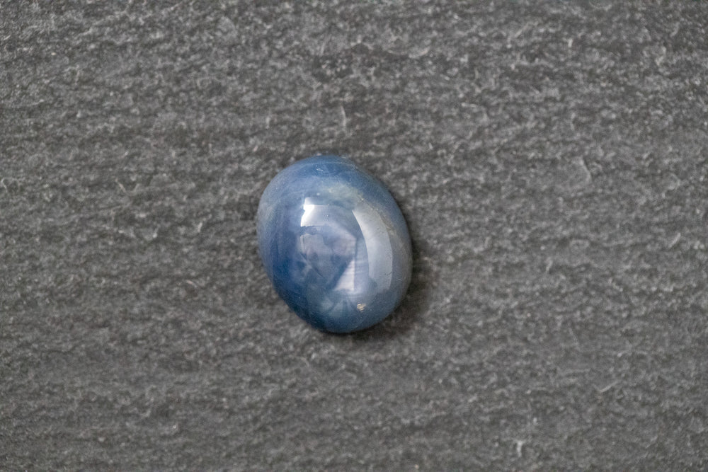 Saphir, oval, cabochon, blau