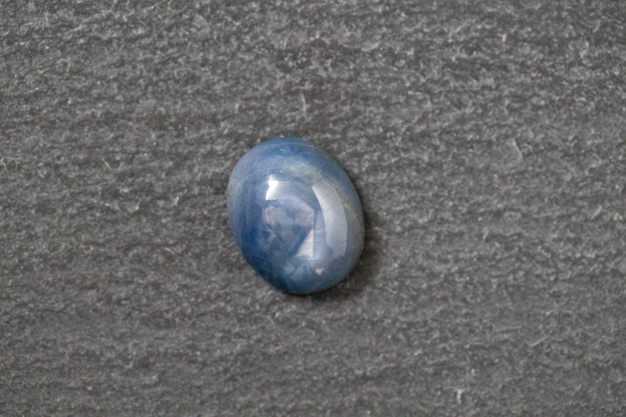 Saphir, oval, cabochon, blau