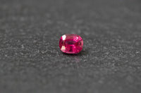 Spinell, oval, facettiert in Pink