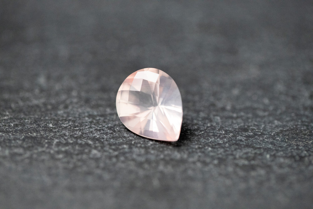 Rosenquarz, Tropfen, facettiert